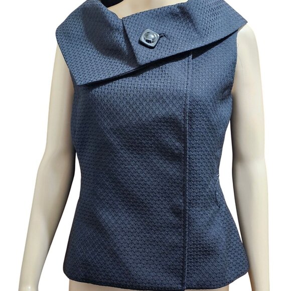 Vintage Style Textured Sleeveless Top With Oversized Collar & Button Detail In B - Picture 2 of 11